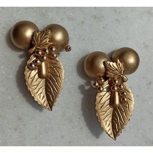 Vintage Estate Gold Toned Clip-On Earrings Leafs Grapes Nuts Nature Plastic 80s